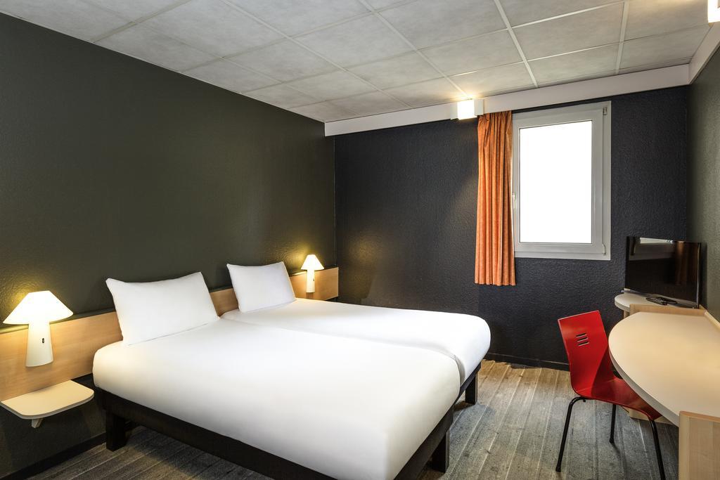 Ibis Dieppe Le Val Druel Екстериор снимка